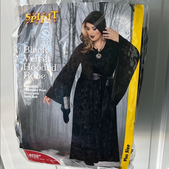 Spirit Halloween Black Velvet Patterned Hooded Robe Plus Size - Picture 4 of 9